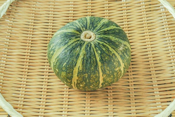 南瓜（6玉サイズ） 【業務用食材の仕入れなら八面六臂】