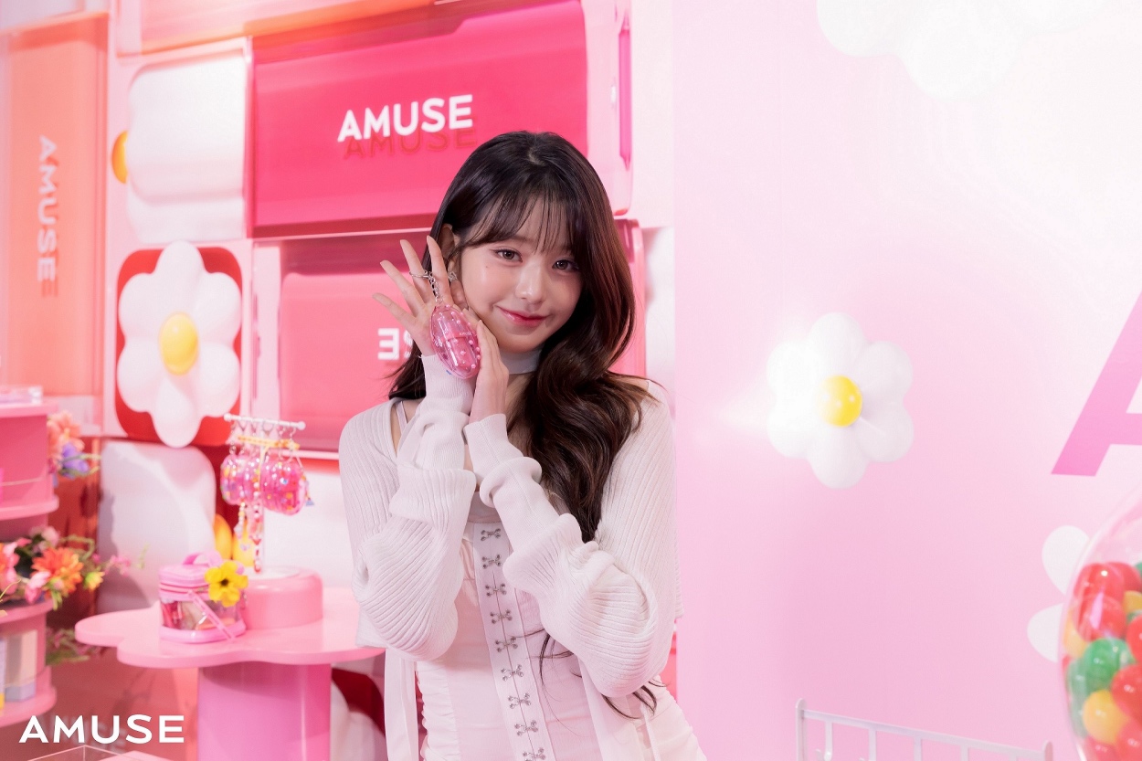 IVEのプリンセス・ウォニョンが原宿に降臨！韓国コスメブランド「AMUSE