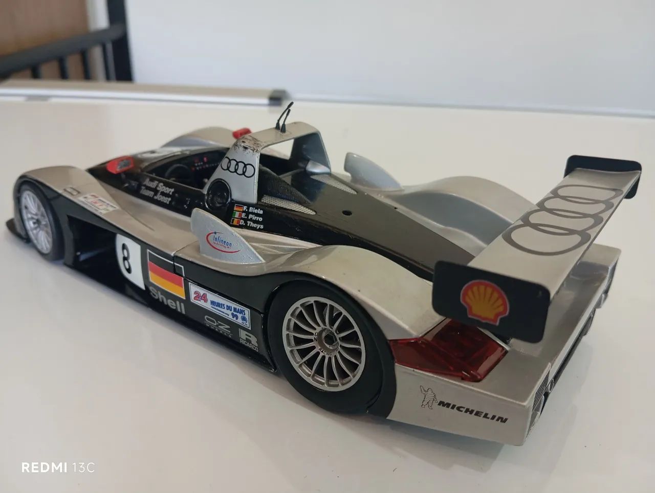 Miniatura Audi R8R Le Mans 1999 - Maisto - escala 1/18 - Hobbies e