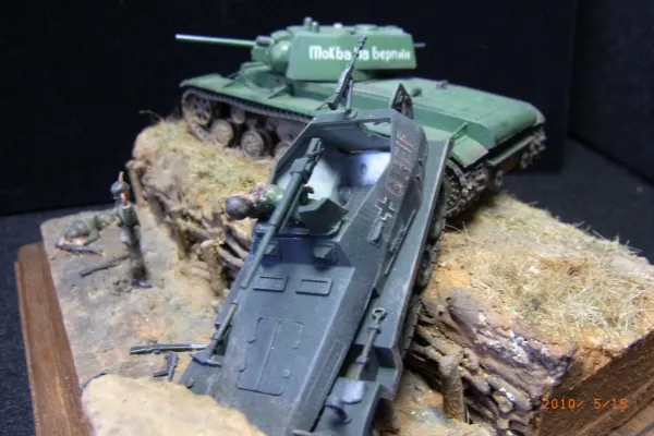 1/76 ロシア重戦車KV-IAとドイツSd.Kfz.250/10｜ジオラマ・ヴィネット