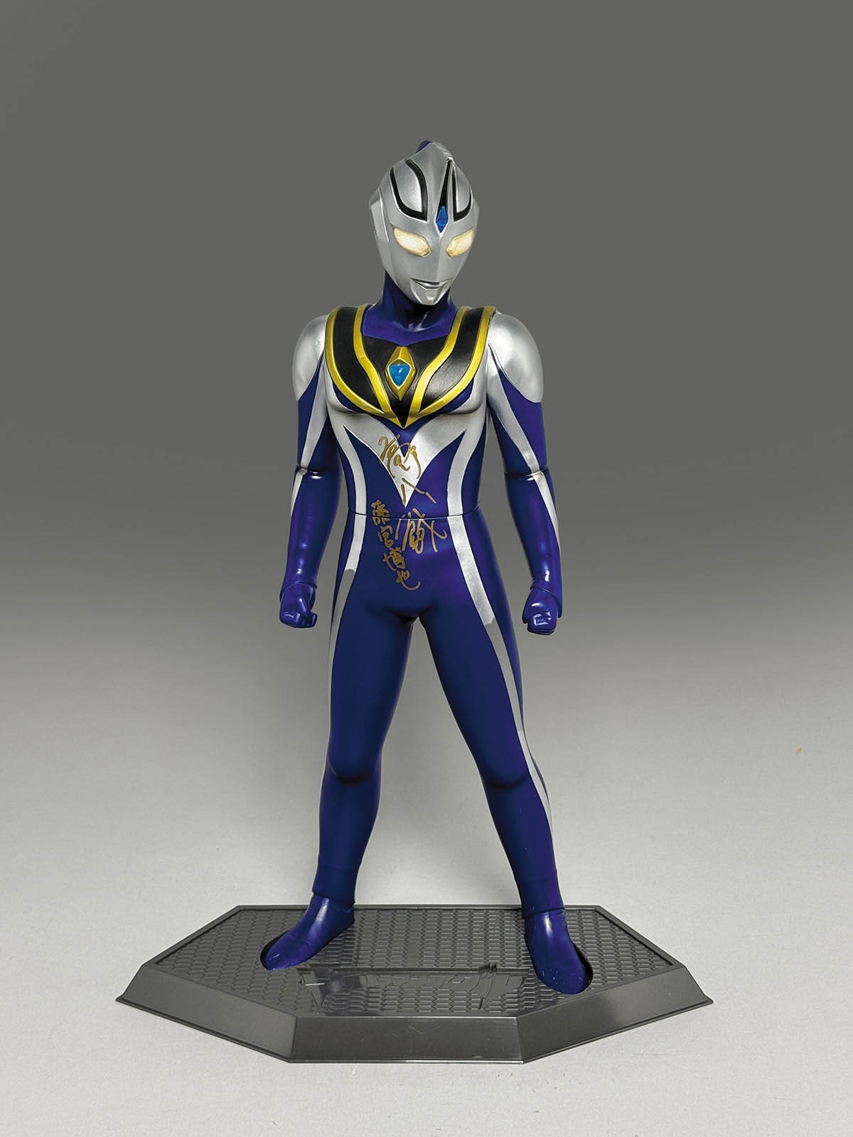 3100] 高野八誠 直筆サイン入りTOY「ウルトラマンアグル」