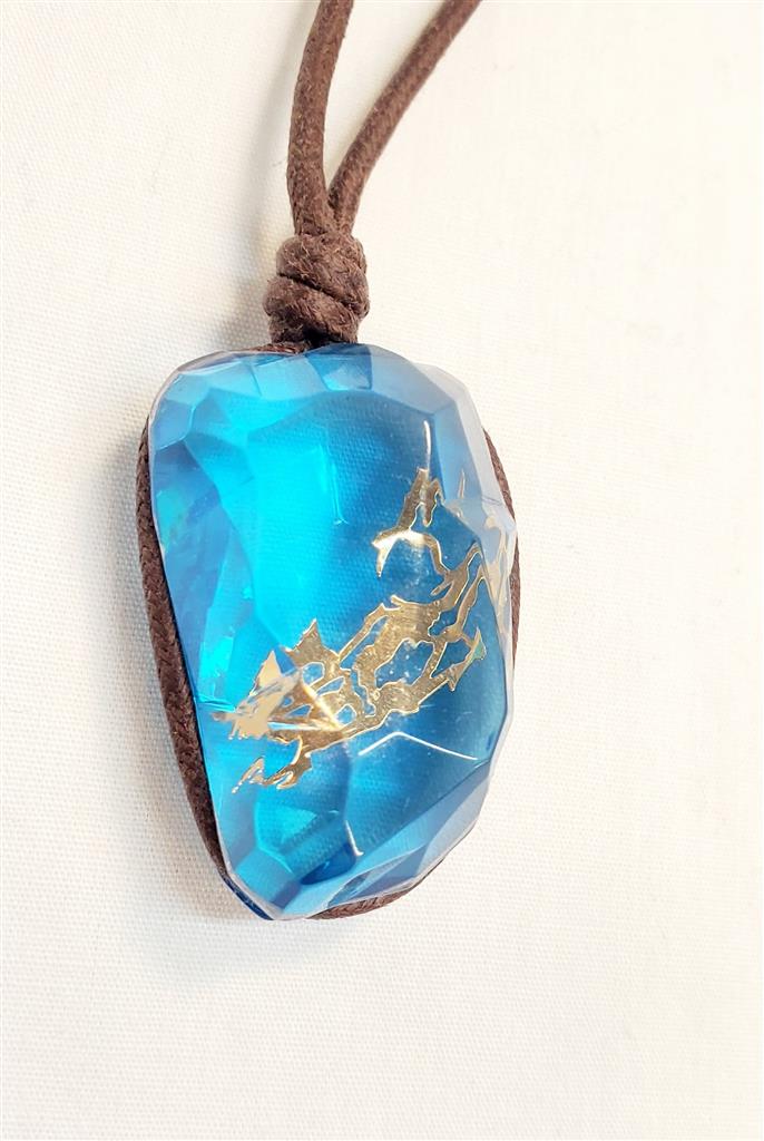 バンダイ製 ウルトラマンコスモス 輝石ペンダント