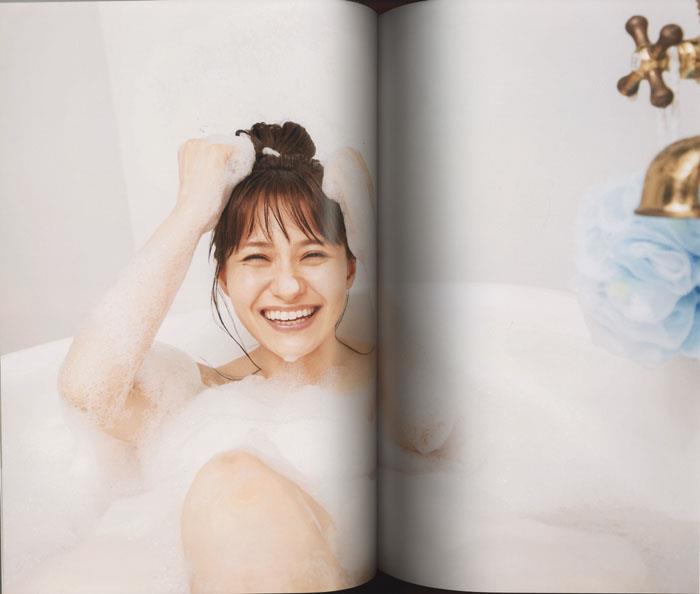 直筆サイン本 中島愛 中島愛10th Anniversary写真集 With you… PG-10056