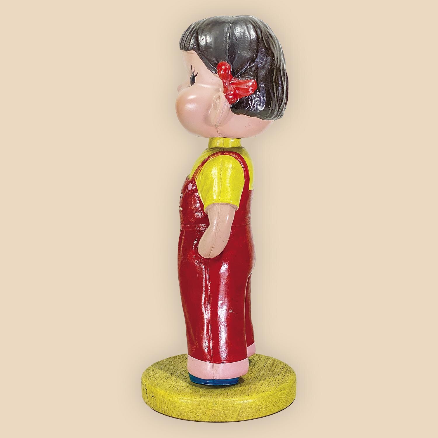 1008］ 不二家 ペコちゃん首振り人形 カウンターサイズ 木製台座黄色