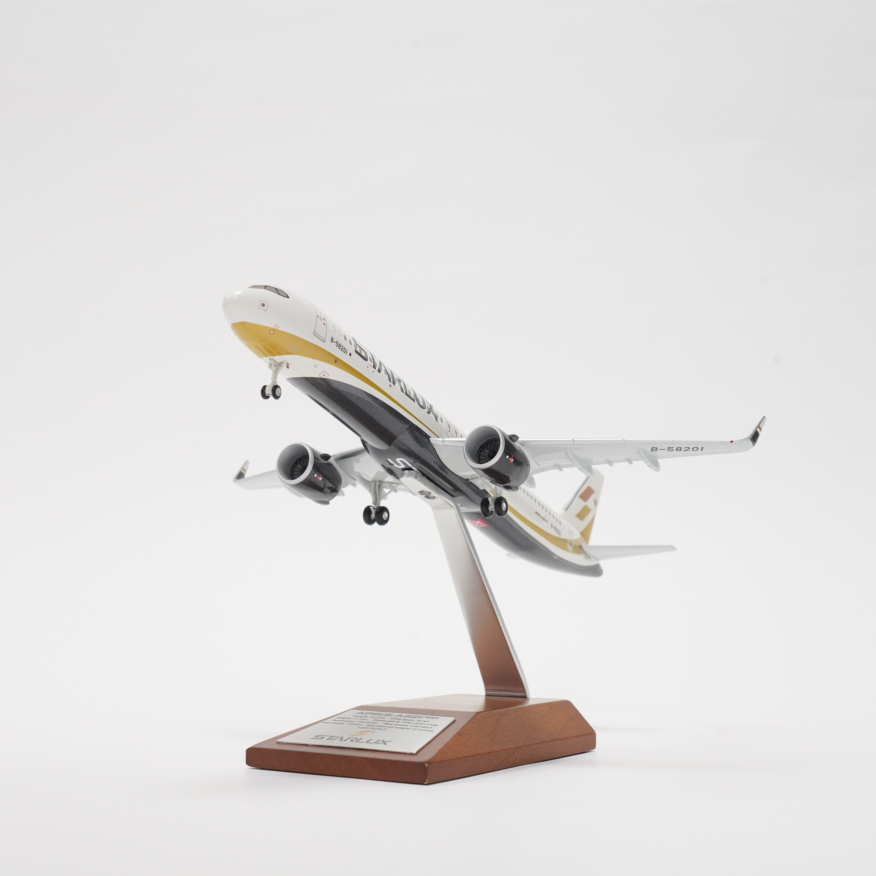 STARLUX | A321neo 1:200 飛機模型(Hogan製造)