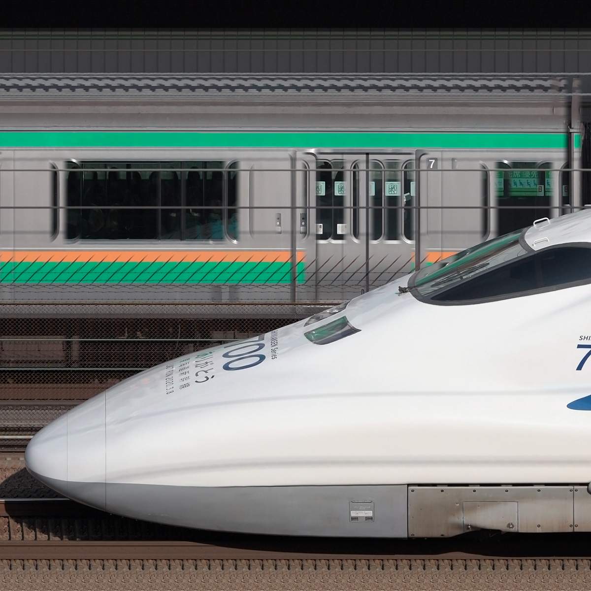 JR東海700系723-53（引退記念装飾）の側面写真｜RailFile.jp｜鉄道車両