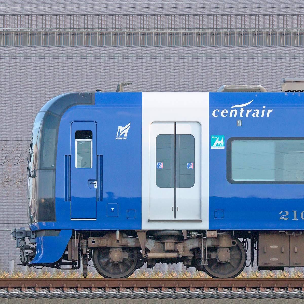 名鉄2000系「ブルーミュースカイ」2003編成（海側）｜RailFile.jp