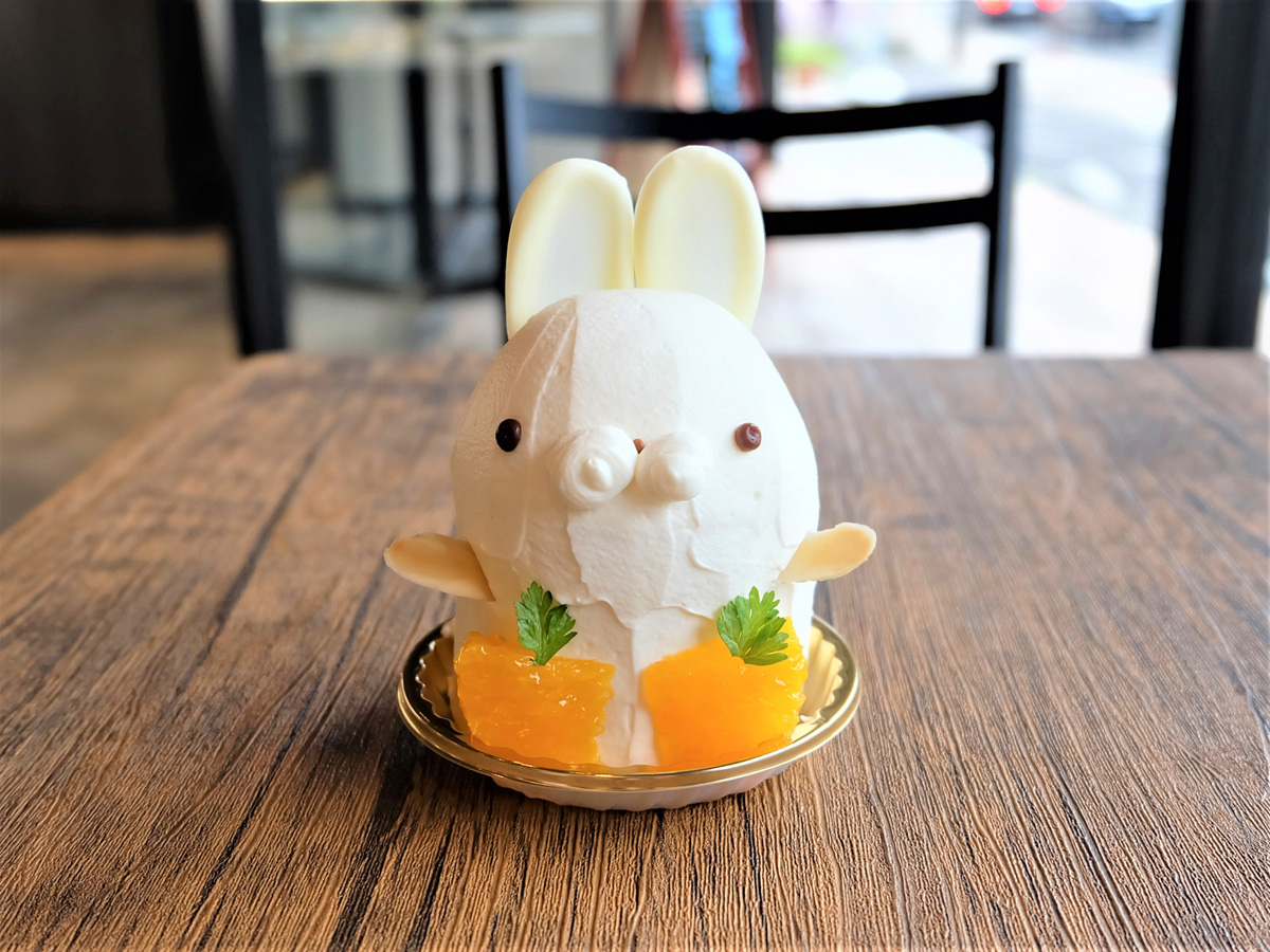 そんな瞳で見つめないで…！食べるのが心苦しい「白うさぎ」ケーキ