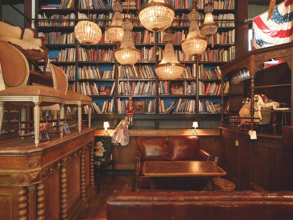 まるで映画の世界！アンティークに囲まれた池尻大橋の異空間カフェ