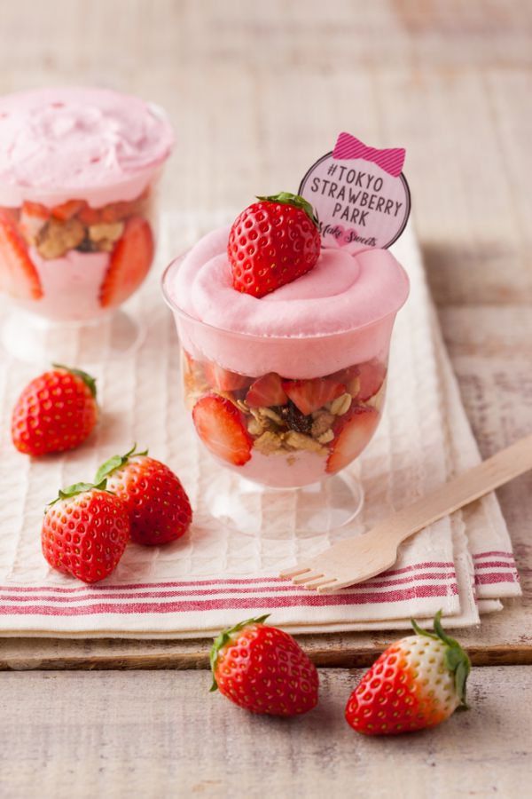 いちごの無料サンプリングあり！横浜赤レンガが真っ赤に染まる「いちご