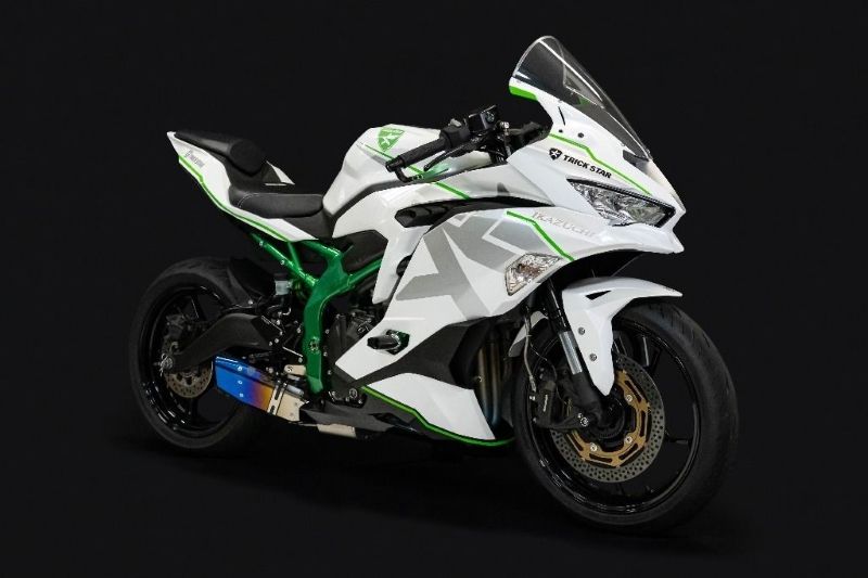 新製品】遂にTRICKSTARからZX-25R用ダウンIKAZUCHIマフラーが登場