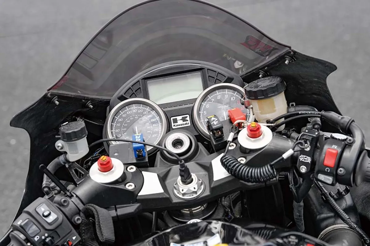 クラスフォーエンジニアリング ZX-14R（KAWASAKI ZX-14R）】必要な加工