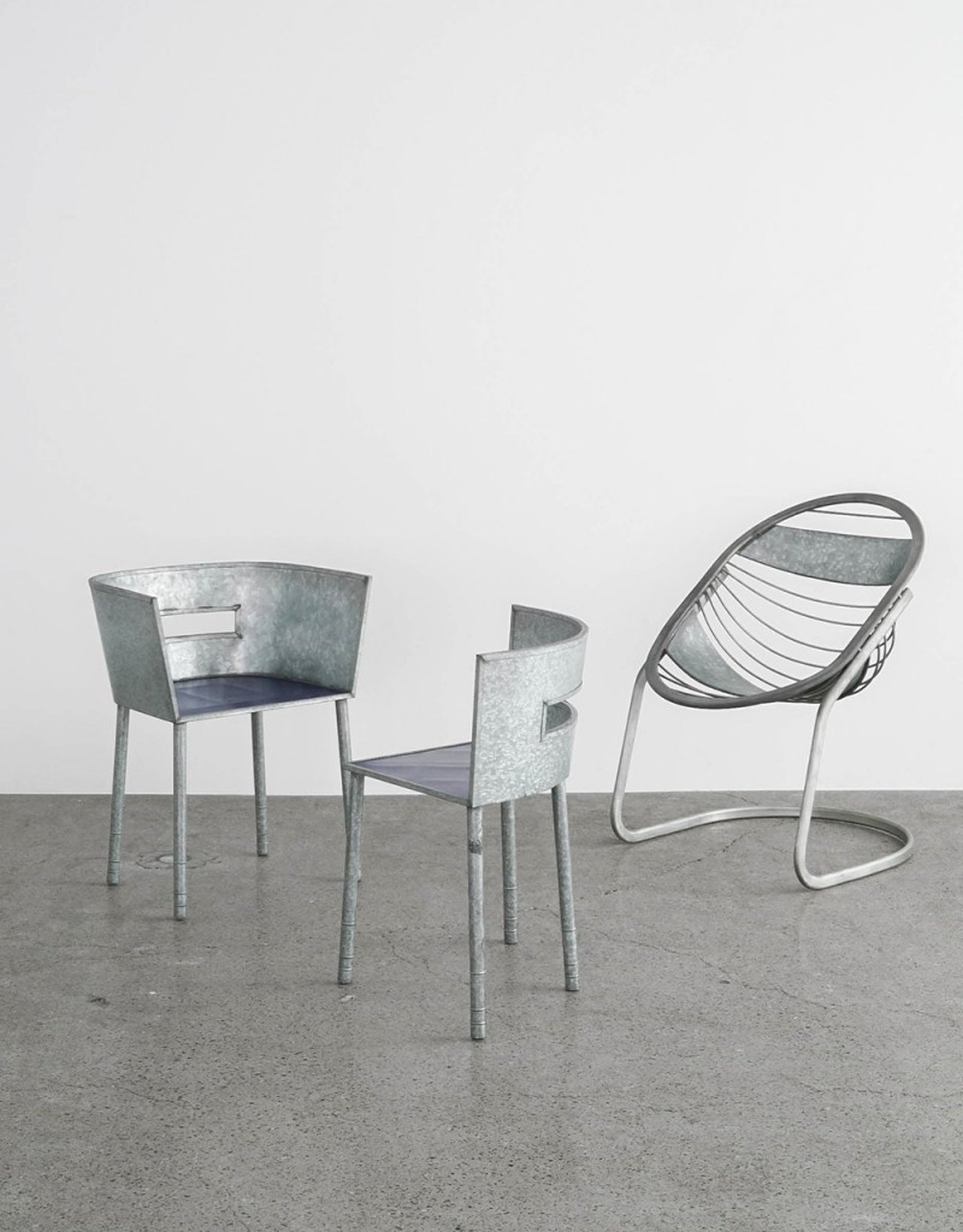 コム デ ギャルソンの川久保玲デザインのブリキ椅子！お値段はいかほど