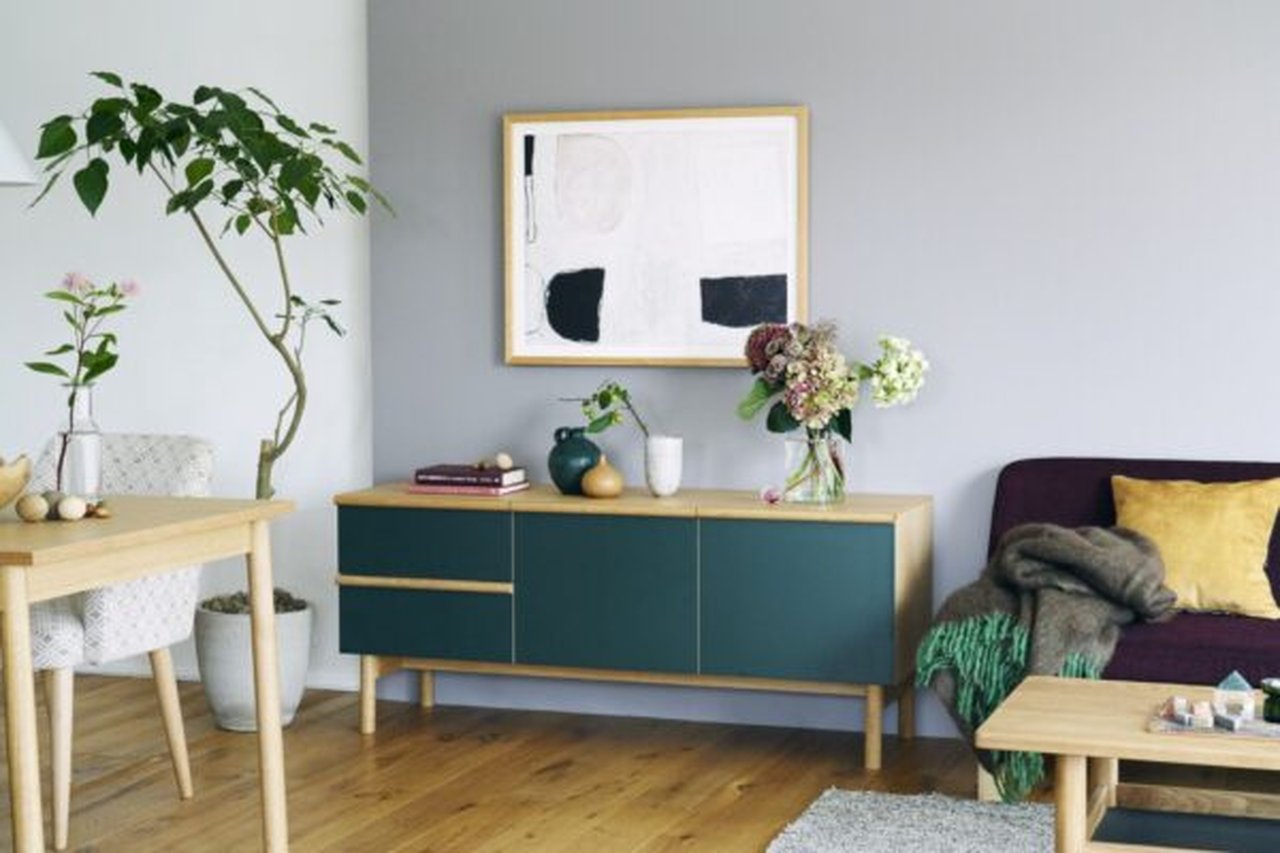 リモートワークには「イデー」のデスク。新色グリーンブラックは部屋の