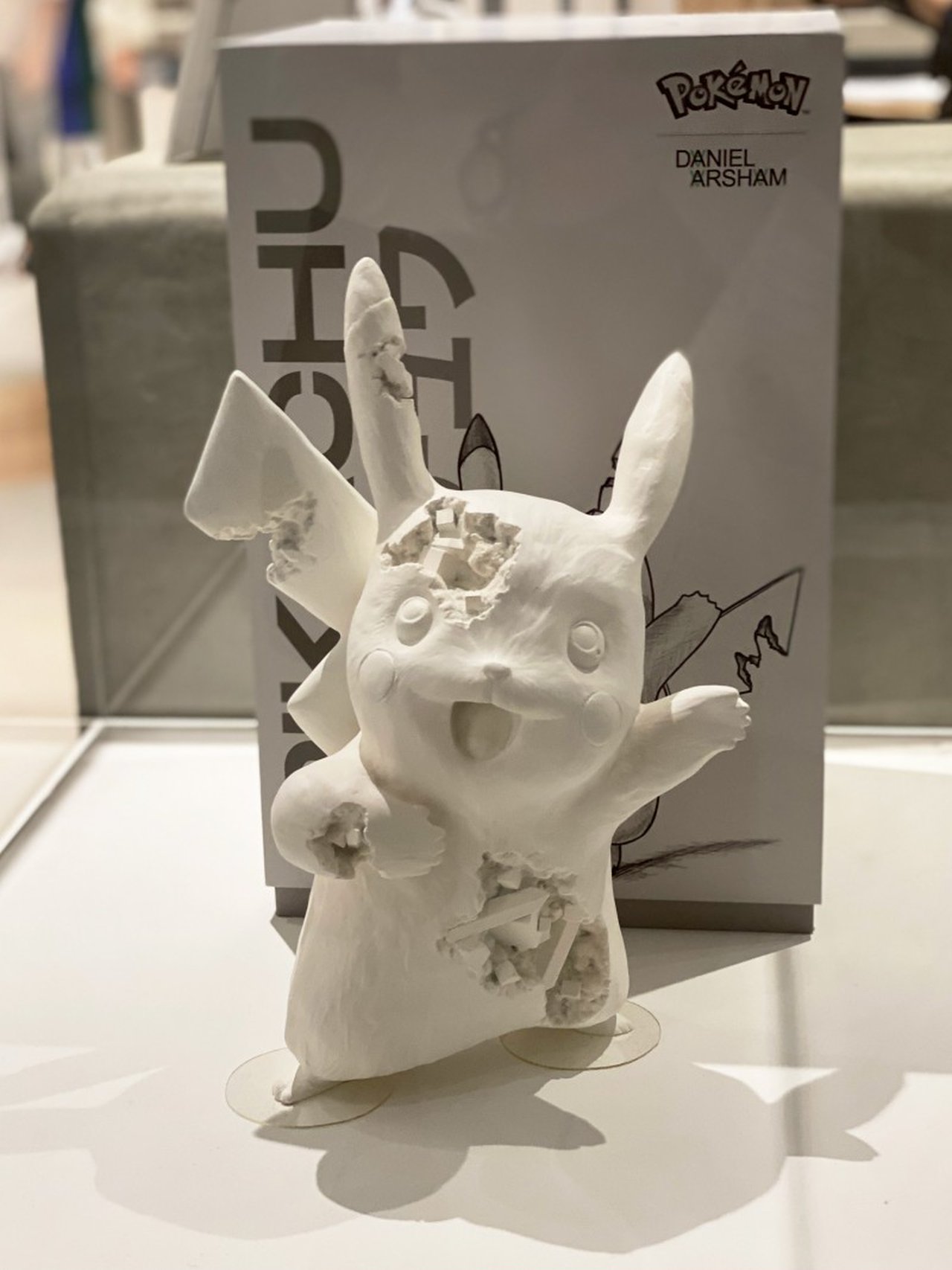購入権の抽選締切が迫る！ダニエル・アーシャム作品のピカチュウ像