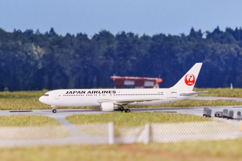 Phoenix 1:400 Boeing 737-800 Japan Airlines 日本航空PH04643 JA317J