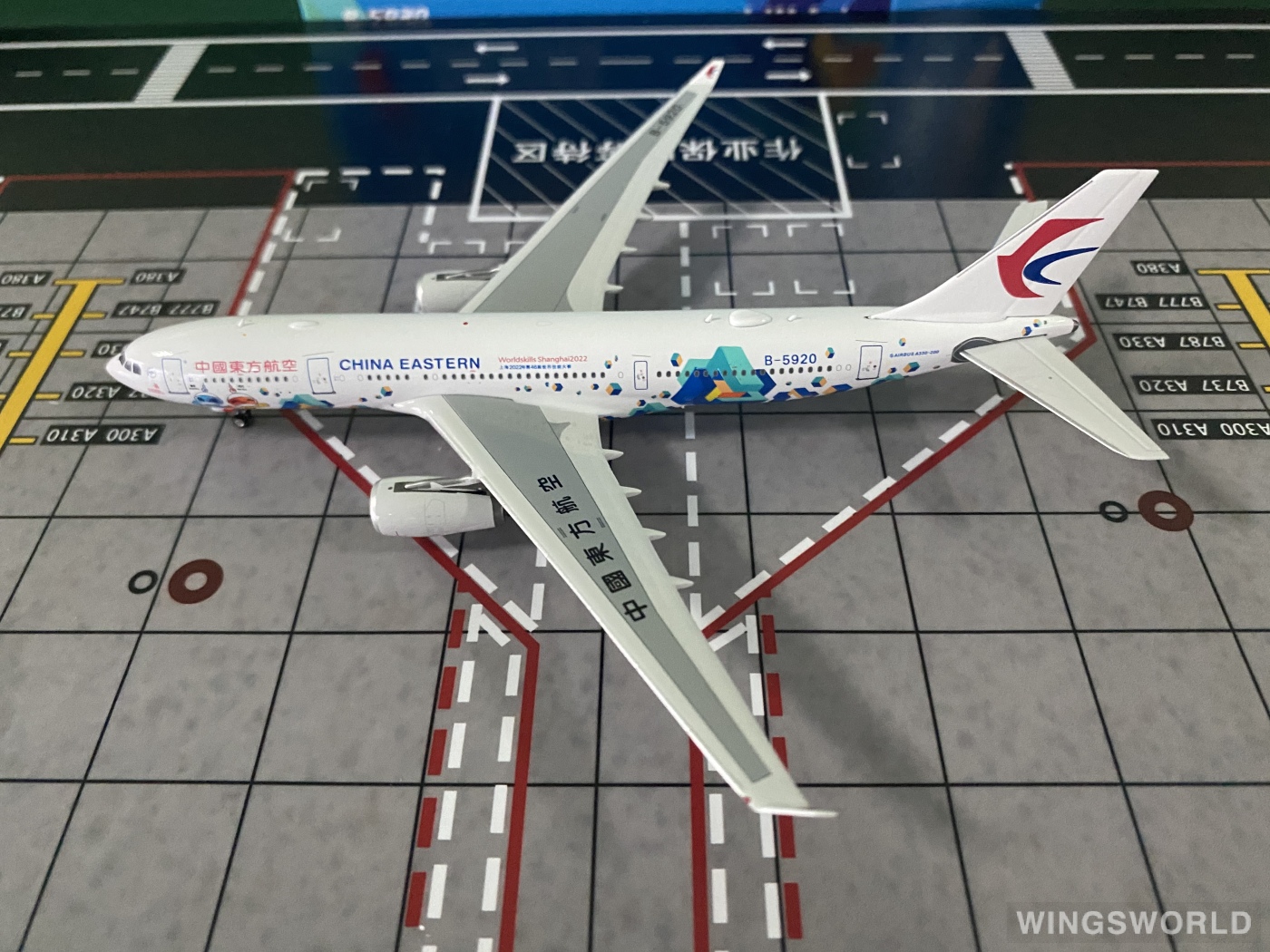 Phoenix 1:400 Airbus A330-200 China Eastern 中国东方航空PH04460 B