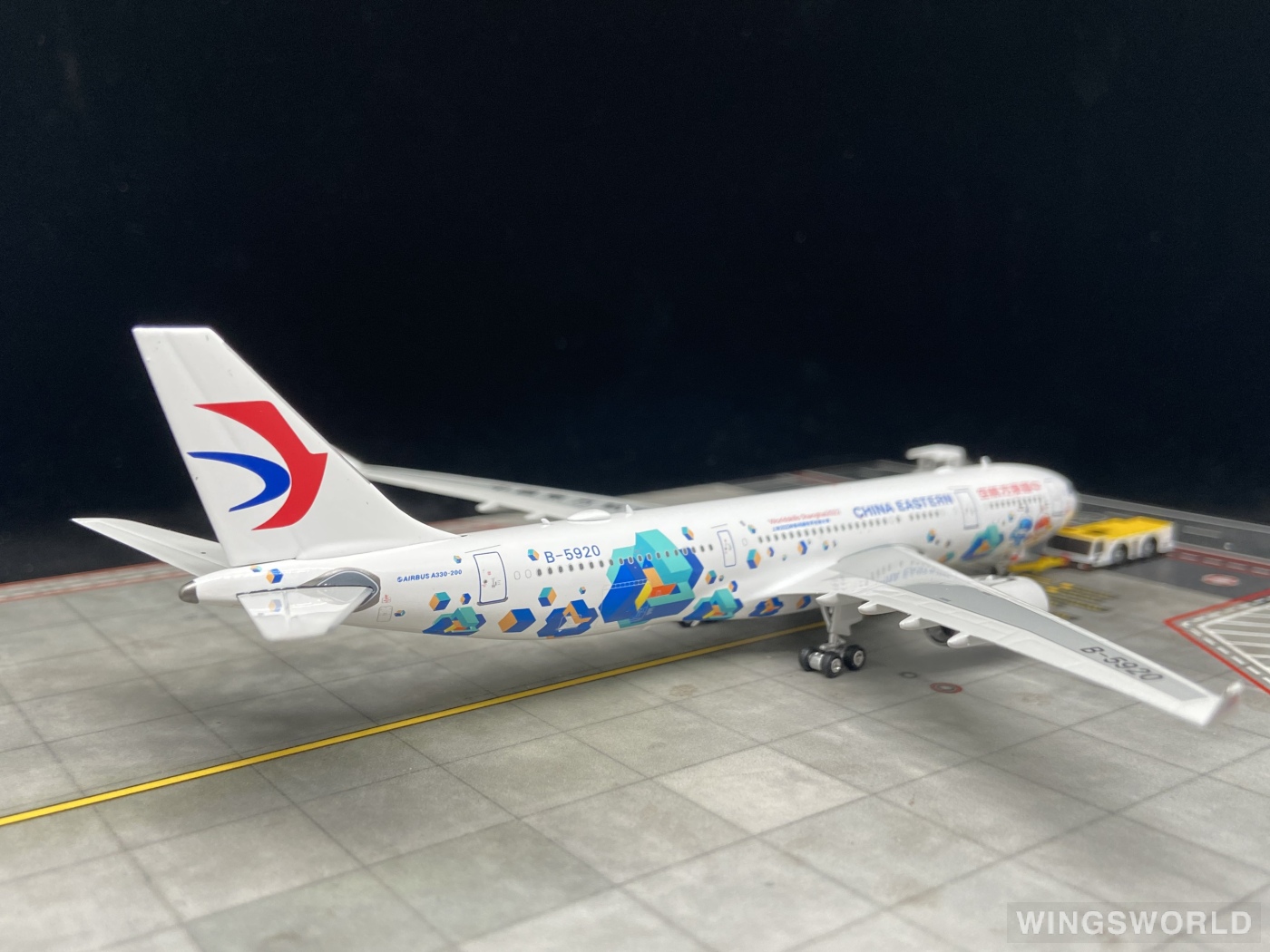 Phoenix 1:400 Airbus A330-200 China Eastern 中国东方航空PH04460 B