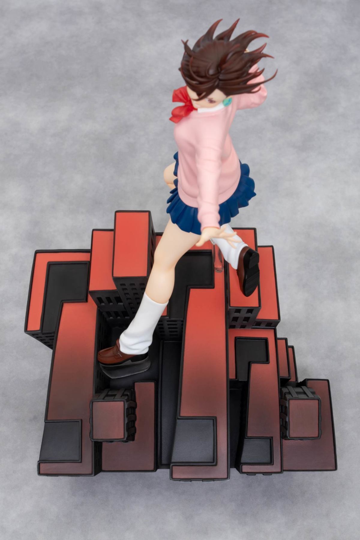 TAITO『DRESSTA《ダンダダン》モモ』彩色済み完成品、タイトルロゴを配