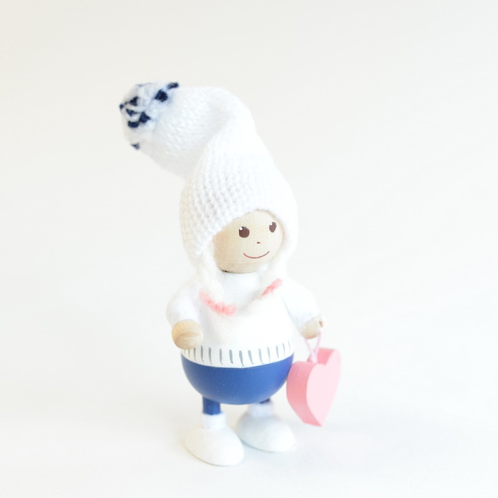 ノルディカニッセ ハートを持った白い胴長の女の子 (ノルディカニッセ