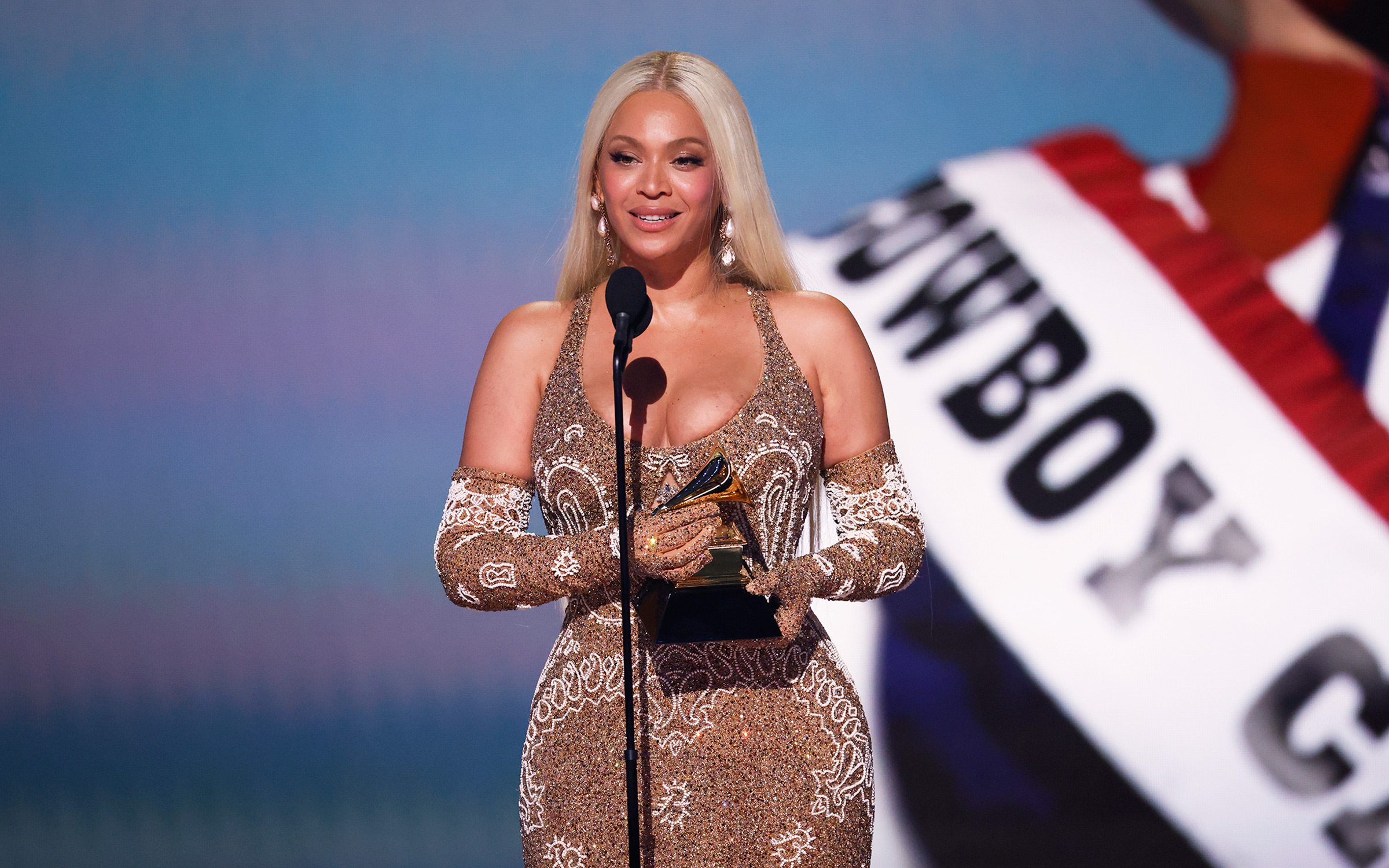 beyonce-aoty-grammy-win.jpg?