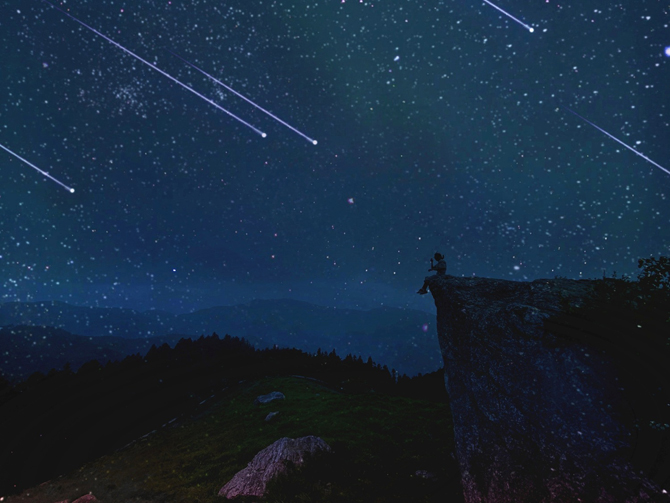 2022年】しし座流星群の見頃は11／6～30！方角や時間帯、観測条件を