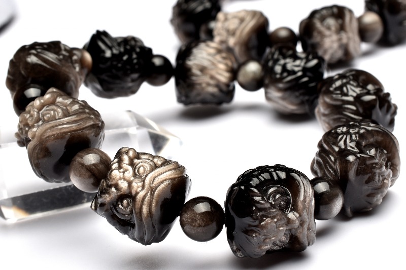 繊細彫刻 シルバーオブシディアン 16x16(丸玉8)mm 獅子舞彫刻