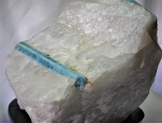母岩付きアクアマリン結晶