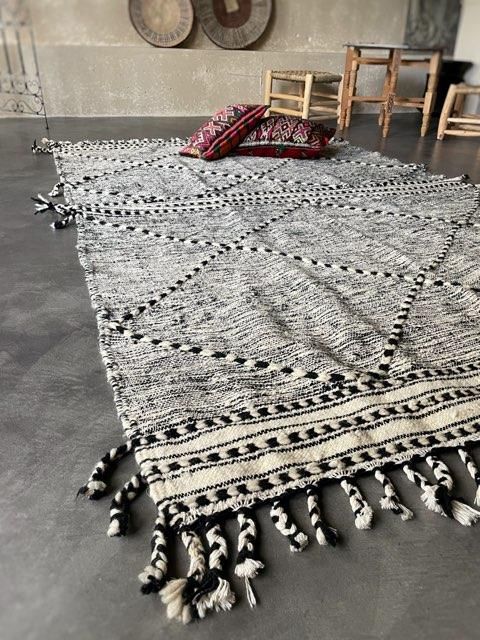 モロッコラグ「ZANAFIキリムキャメル」ブジャァッド産 ウール手織りラグ