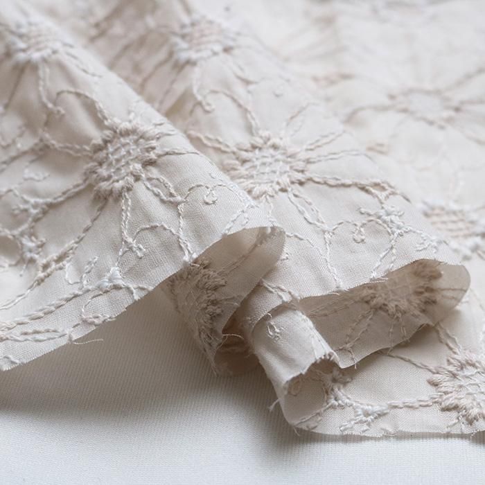 marguerite エンブロイダリーレースコットンローン生地 | 大きめの