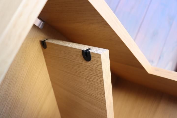 人気のMUJI(無印良品)のオーク材 薄型ラック・16cm・コーナー用です