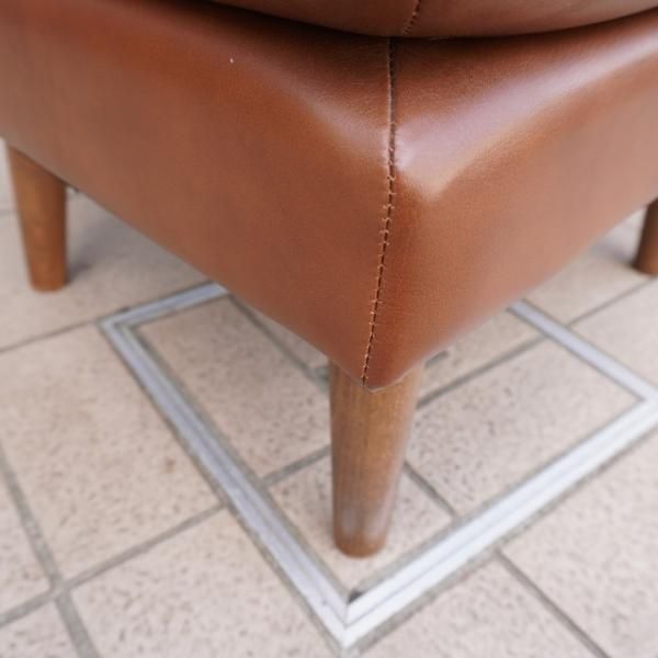 人気のunico(ウニコ)よりMOLN(モルン) レザー オットマンです。北欧