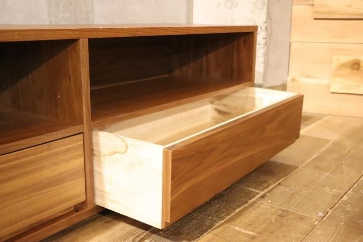 人気の無印良品(MUJI)のウォールナット材 スタッキングキャビネット