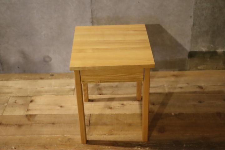 無印良品(MUJI)の人気のタモ材 サイドテーブルです！無垢ならではの