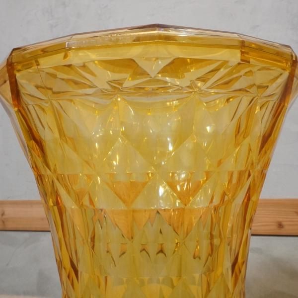 イタリアのデザイナーズ家具ブランドKARTELL(カルテル)のSTONE