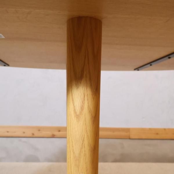 飛騨の家具メーカーKASHIWA(柏木工)のオーク材を使用したダイニング