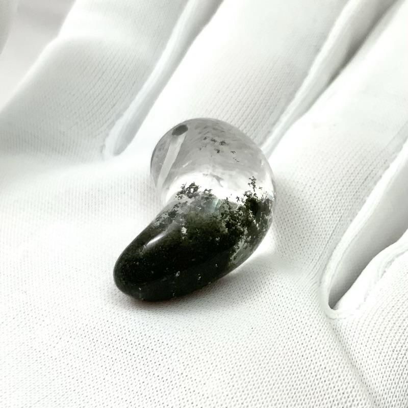 ガネーシュヒマール産水晶 勾玉 クローライト入り 】 まがたま