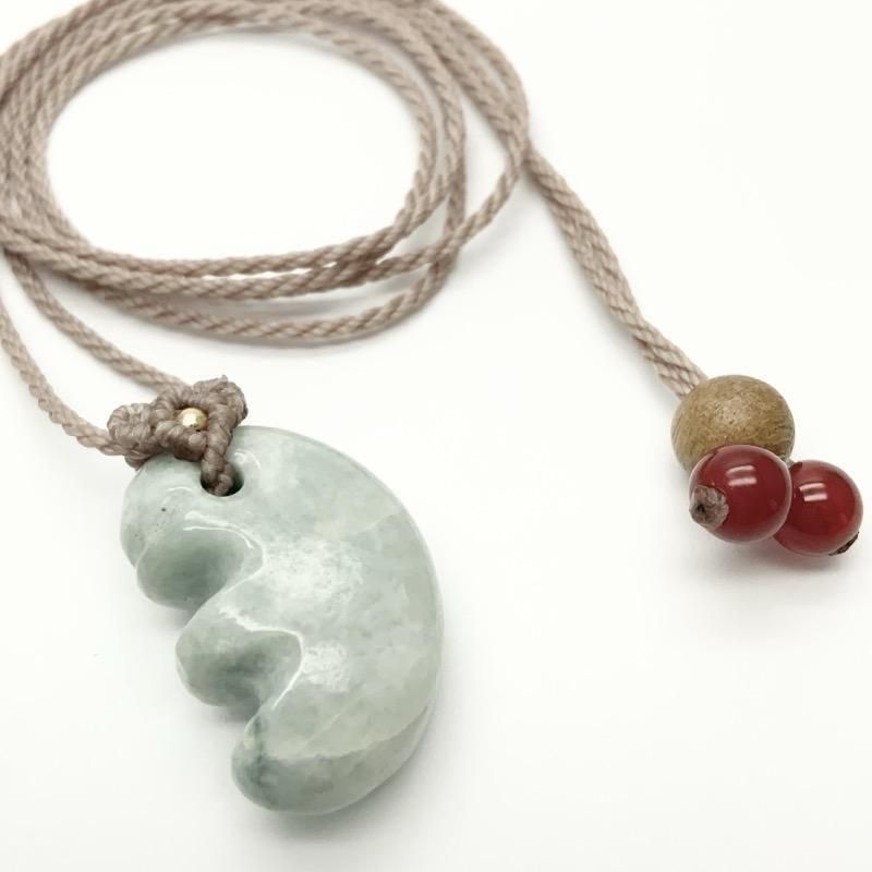 糸魚川翡翠 獣型勾玉 マクラメ編みペンダント 】 | めのうの店川島