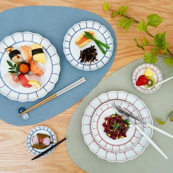 ふちどり青 菊割皿（3サイズ） - 有田焼窯元 皓洋窯 公式ホームページ