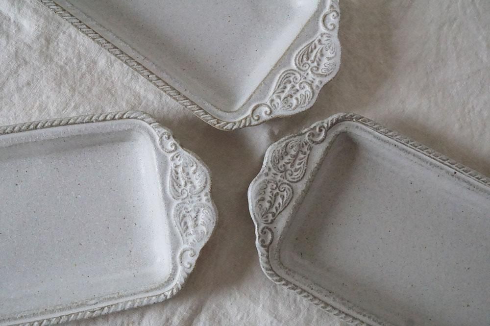 カ18 アッシュホワイト シルバーモチーフ 長方トレイ皿 - 益子焼の