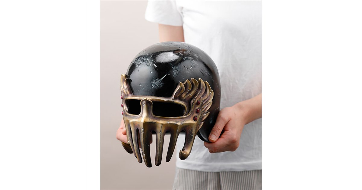 北斗の拳」より、ジャギ様の「ヘルメット」がソフビ実物大で製品化