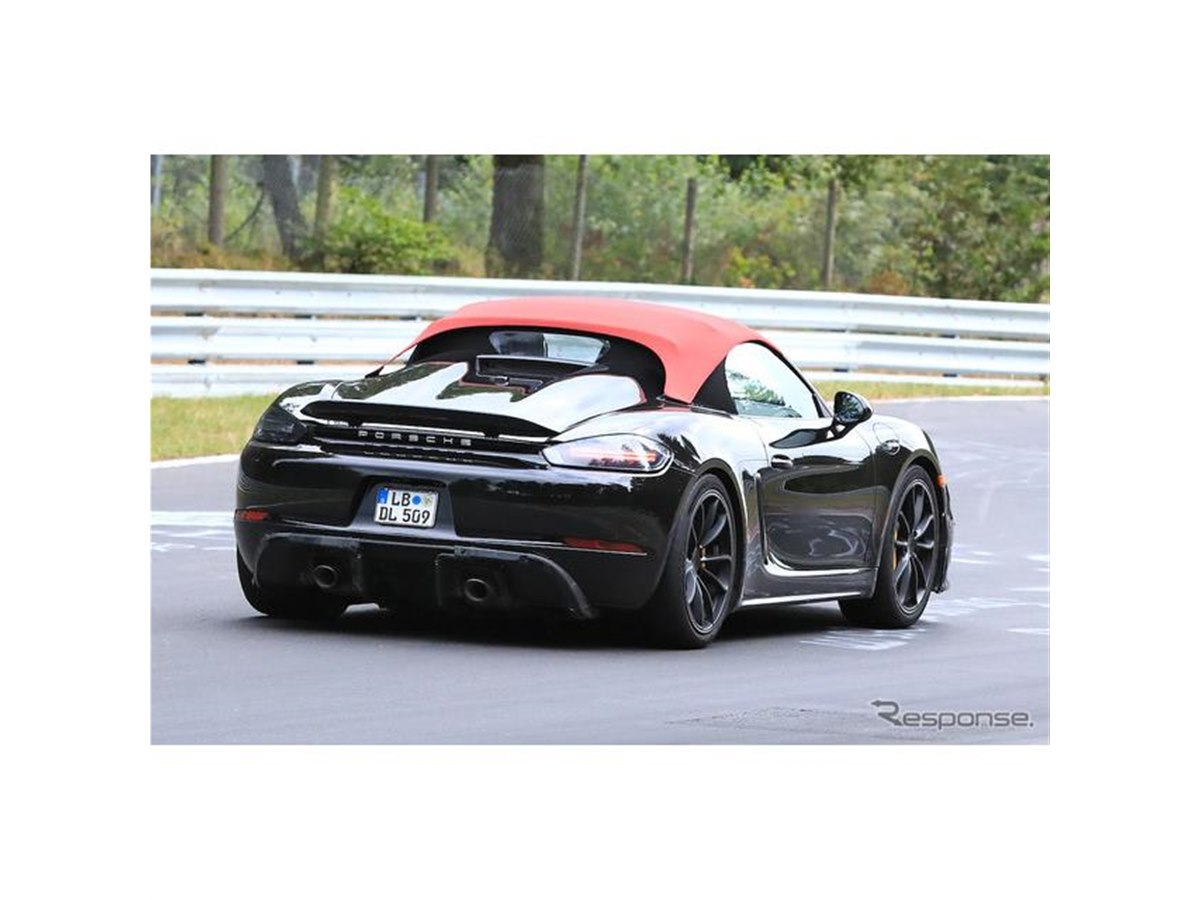 ポルシェ 718ボクスタースパイダー、真っ赤な「フライング・バットレス