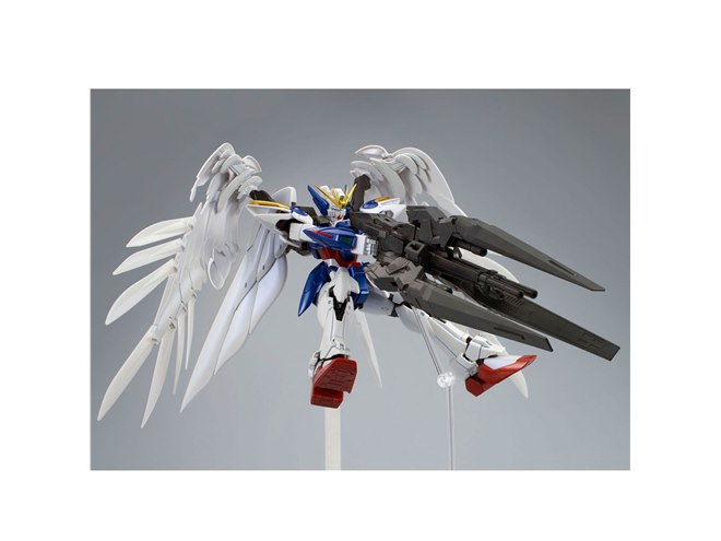 ウイングガンダムゼロ EW」ドライツバーク新装備の特別版MGキットで