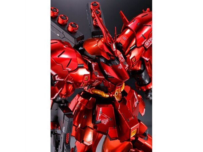 バンダイ、特別仕様のガンプラ「RG 1/144 サザビー［スペシャル