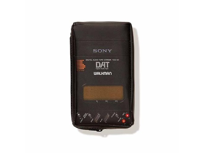 ソニー、ウォークマン40周年を記念したオリジナルポーチ8種類 - 価格.com