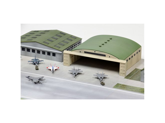 F-35やC-2、AWACSなどが付属する「1/700 航空自衛隊基地 2」ジオラマ
