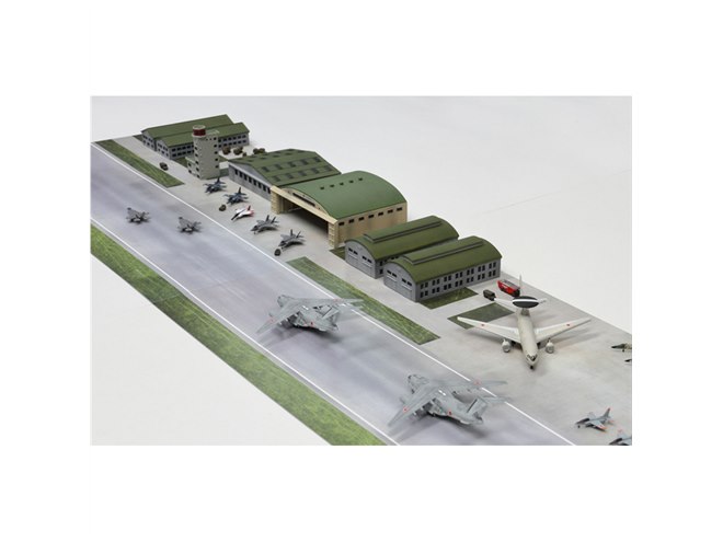 F-35やC-2、AWACSなどが付属する「1/700 航空自衛隊基地 2」ジオラマ
