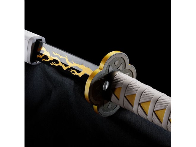 バンダイが「鬼滅の刃」我妻善逸の日輪刀を約1/1で再現、抜刀シーンも