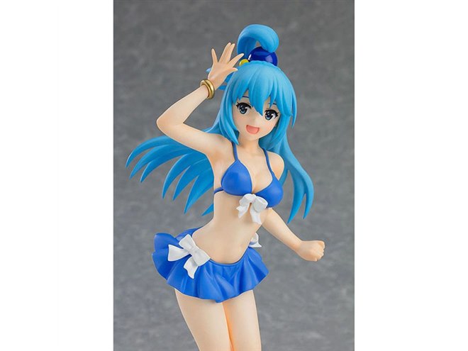 この素晴らしい世界に祝福を！」“躍動感のあるポーズ”の水着姿でアクア