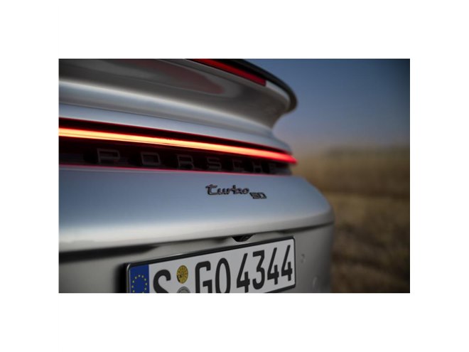 ポルシェ911ターボ」のデビュー50周年を祝う記念限定モデルが登場